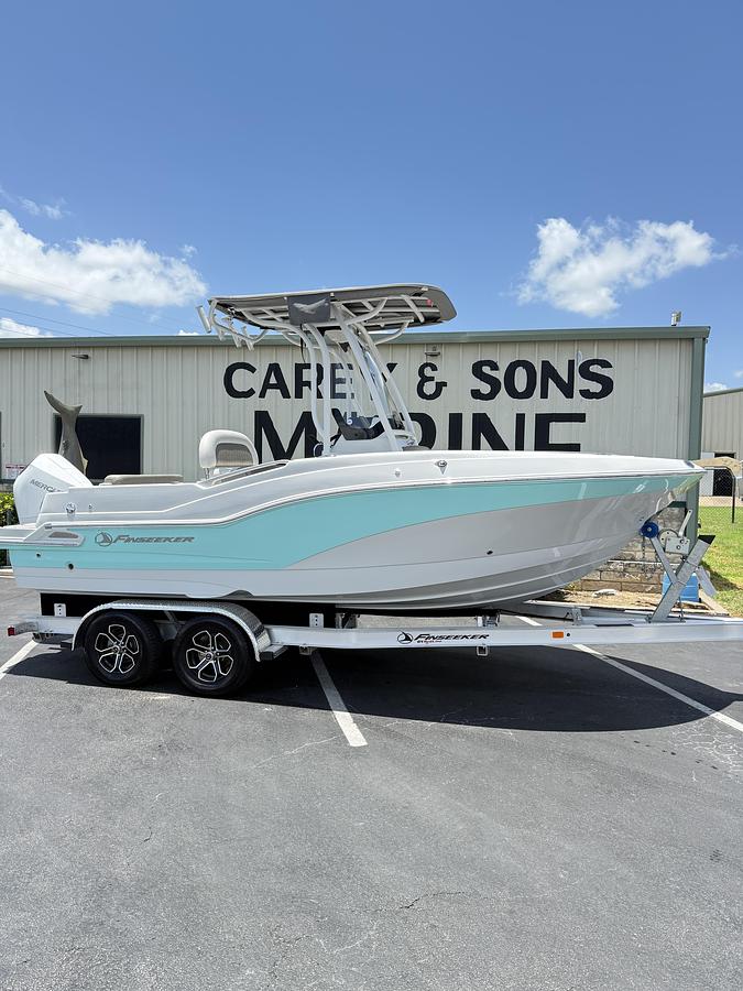 2024 Crownline Finseeker 210CC