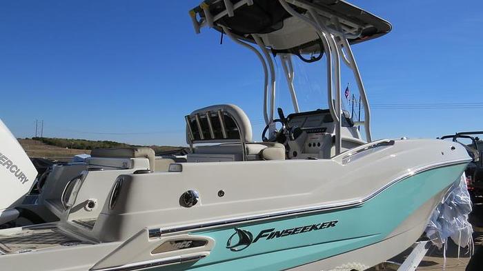 2024 Crownline Finseeker 210CC