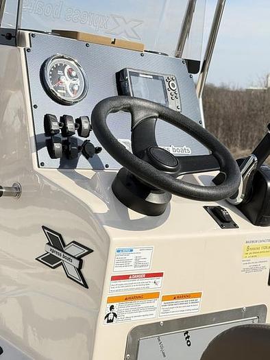 2025 Xpress H-20 BAY Center Console