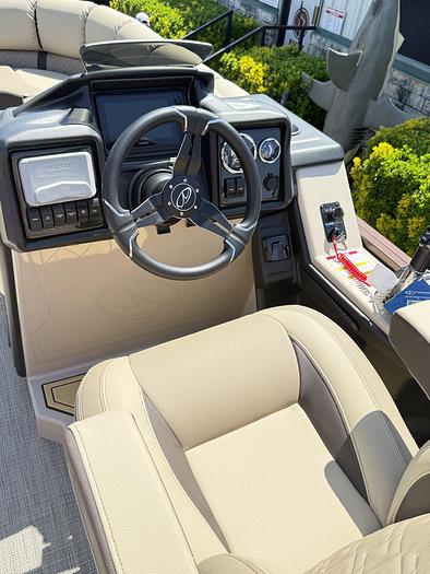 2025 Veranda VR22RC Tri-Toon – XL PACKAGE