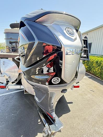 2025 Veranda VR22RC Tri-Toon – XL PACKAGE