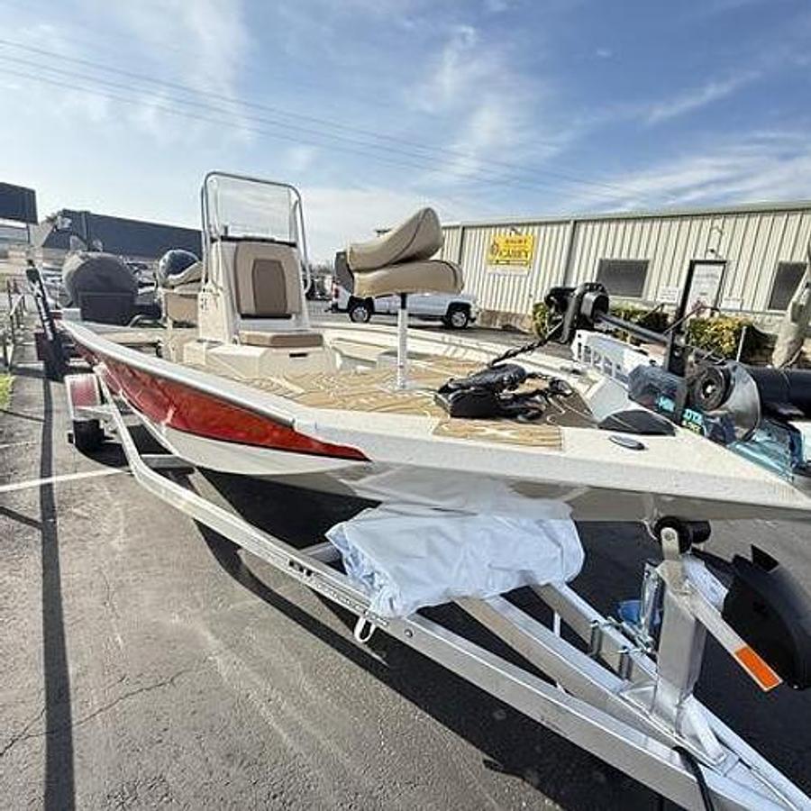 2025 Xpress H-20 BAY Center Console