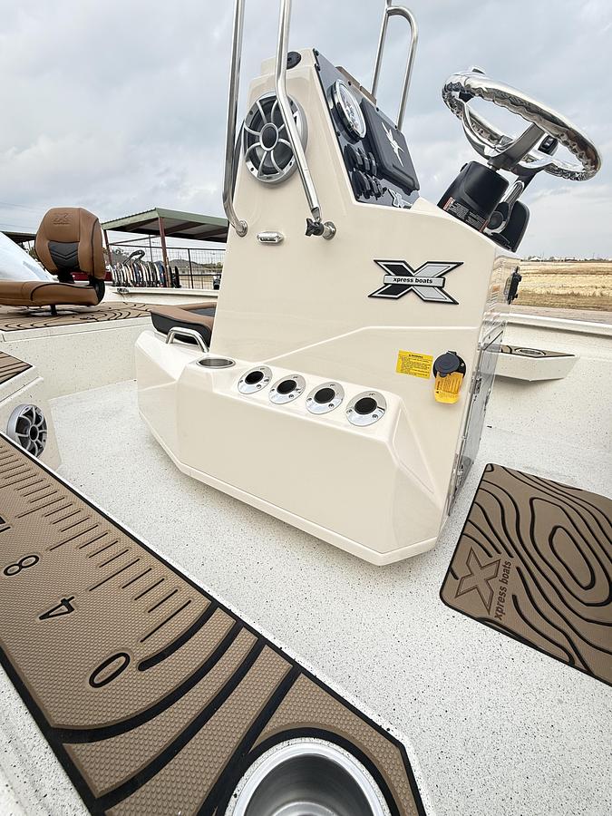 2026 Xpress H-20 BAY Center Console