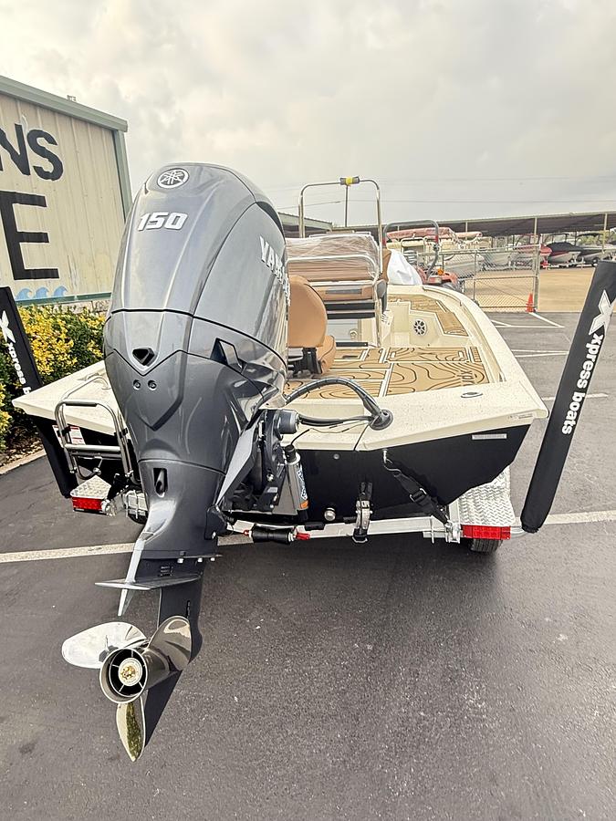 2026 Xpress H-20 BAY Center Console