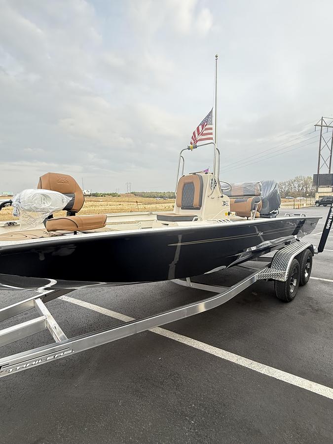 2026 Xpress H-20 BAY Center Console