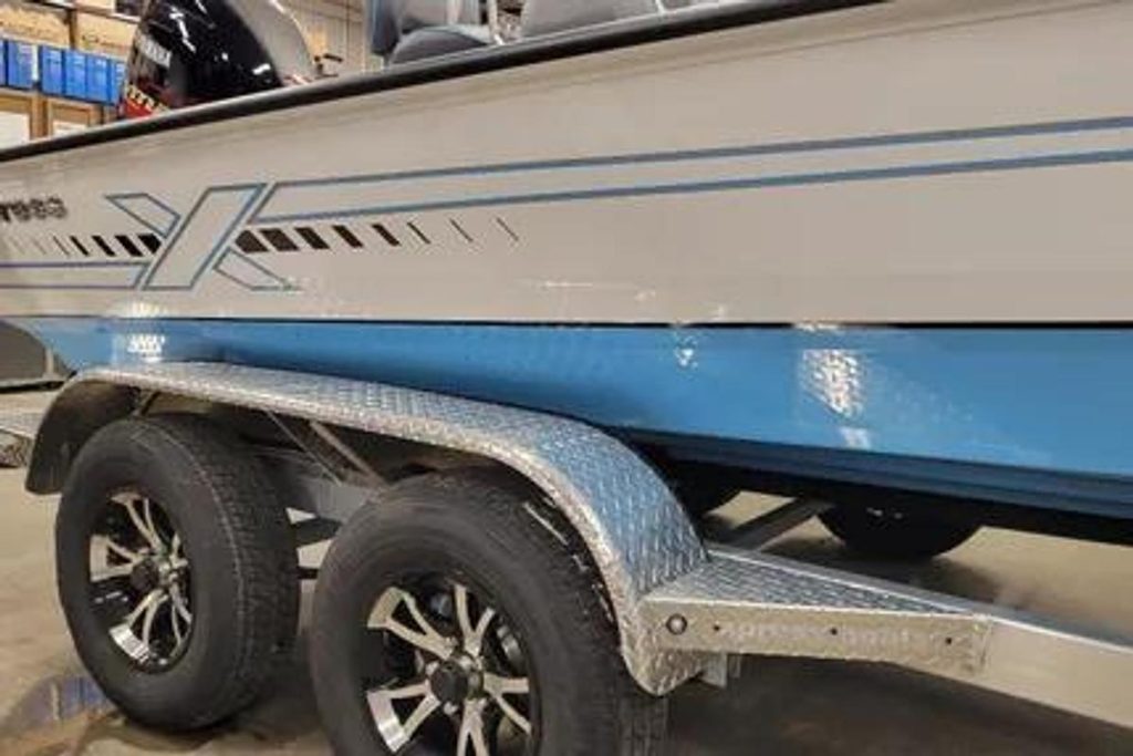 2026 Xpress H-22 BAY Center Console