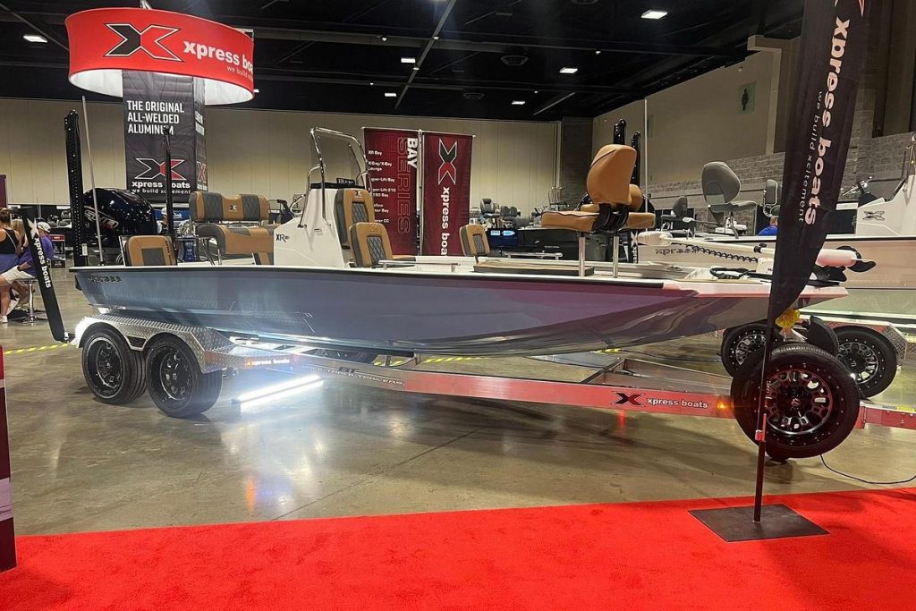 2026 Xpress XR 21 BAY Center Console