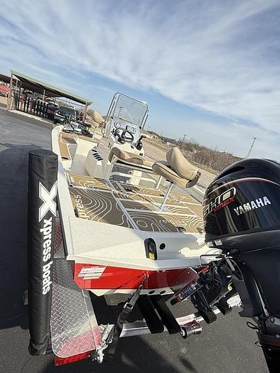 2025 Xpress H-20 BAY Center Console