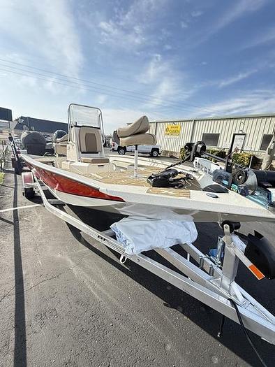 2025 Xpress H-20 BAY Center Console