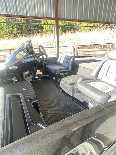 2024 IKON LX 21 Bass Boat