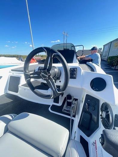 2025 IKON VLX 21 Bass Boat