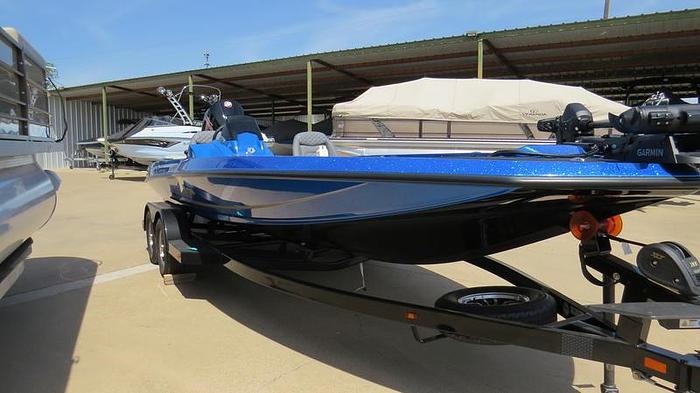 2025 IKON VLX21 Bass Boat
