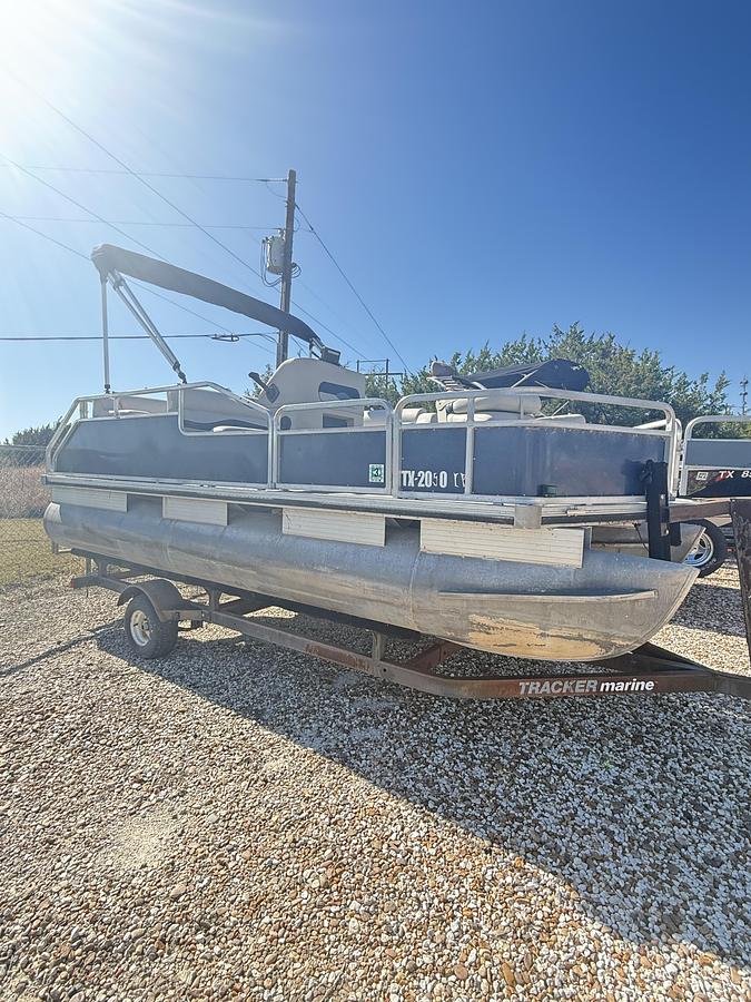1989 TRACKER/TAHOE Bass Buggy