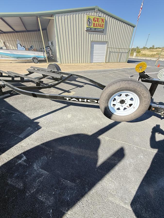 2016 TRACKER TRAILER SINGLE AXLE FOR 16-18 V BOTTOM BOAT
