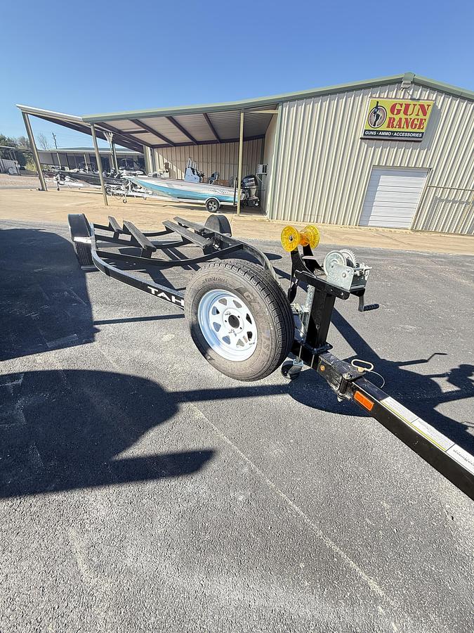 2016 TRACKER TRAILER SINGLE AXLE FOR 16-18 V BOTTOM BOAT