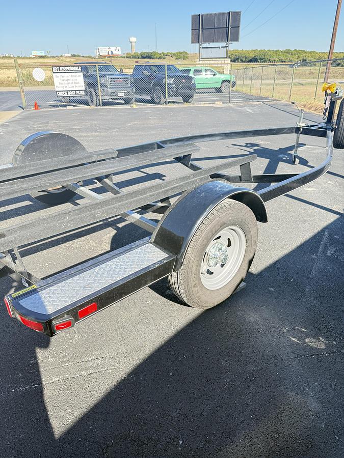 2016 TRACKER TRAILER SINGLE AXLE FOR 16-18 V BOTTOM BOAT