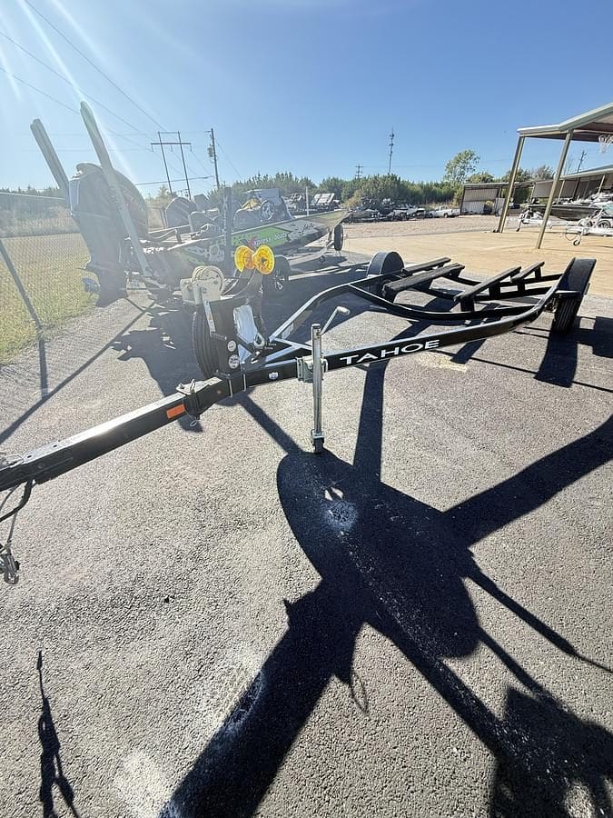 2016 TRACKER TRAILER SINGLE AXLE FOR 16-18 V BOTTOM BOAT