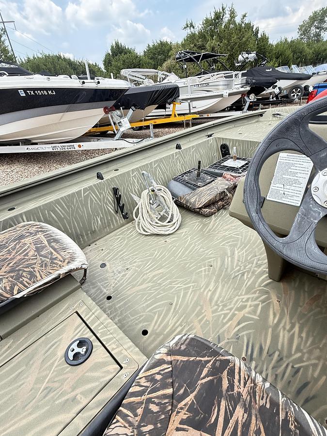 2017 TRACKER/TAHOE 1754 MVX S/C