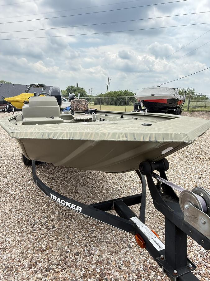 2017 TRACKER/TAHOE 1754 MVX S/C