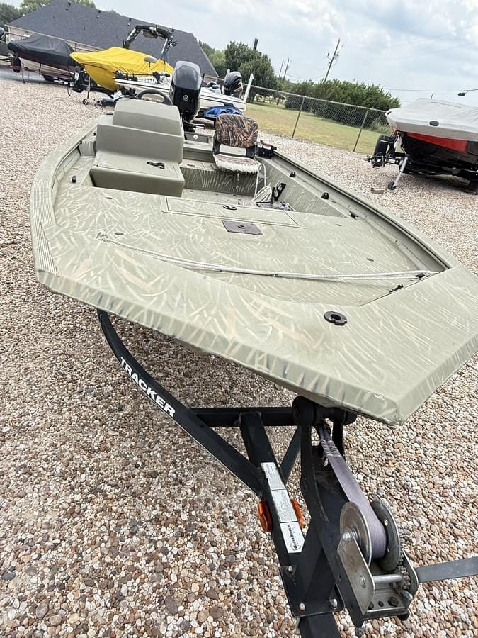 2017 TRACKER/TAHOE 1754 MVX S/C