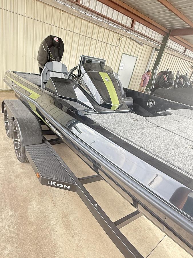 2024 IKON LX 21 Bass Boat