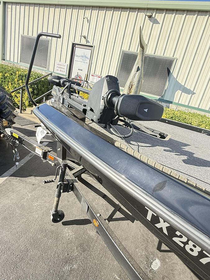 2024 IKON LX 21 Bass Boat