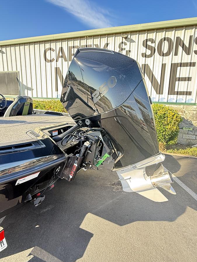 2024 IKON LX 21 Bass Boat