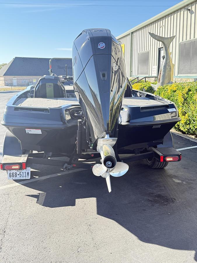 2024 IKON LX 21 Bass Boat