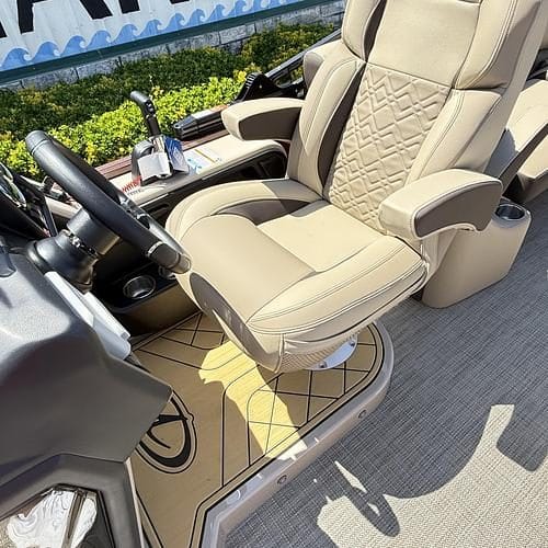 2025 Veranda VR22RC Tri-Toon – XL PACKAGE