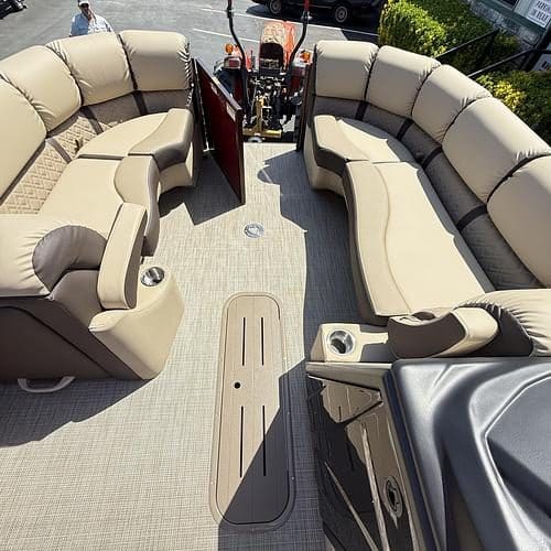 2025 Veranda VR22RC Tri-Toon – XL PACKAGE