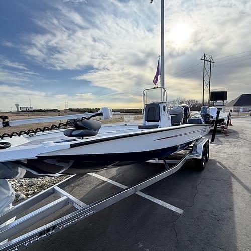 2026 Xpress H-22 BAY Center Console