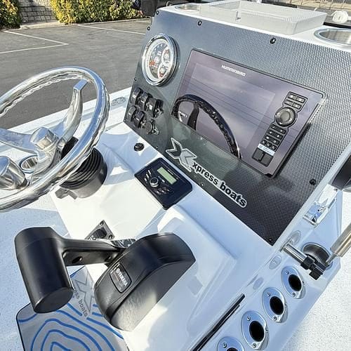 2026 Xpress H-22 BAY Center Console