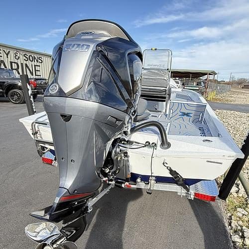 2026 Xpress H-22 BAY Center Console