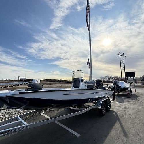 2026 Xpress H-22 BAY Center Console