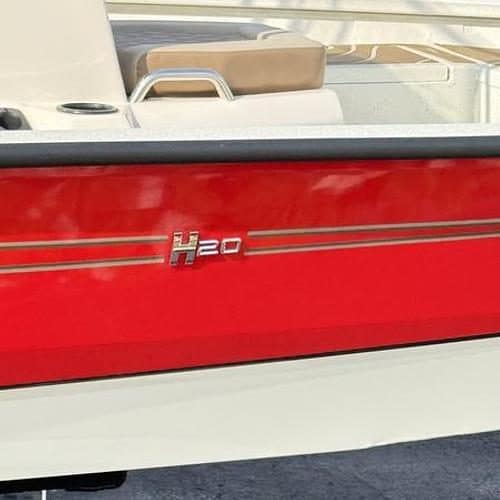 2025 Xpress H-20 BAY Center Console