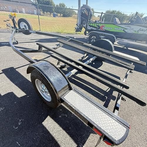 2016 TRACKER TRAILER SINGLE AXLE FOR 16-18 V BOTTOM BOAT