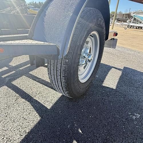 2016 TRACKER TRAILER SINGLE AXLE FOR 16-18 V BOTTOM BOAT