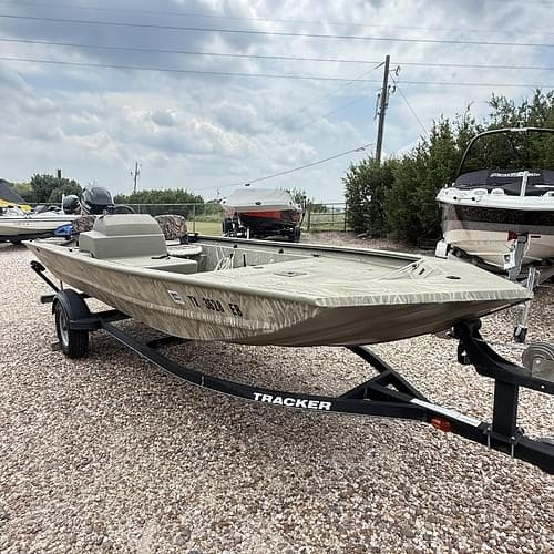 2017 TRACKER/TAHOE 1754 MVX S/C