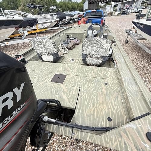 2017 TRACKER/TAHOE 1754 MVX S/C