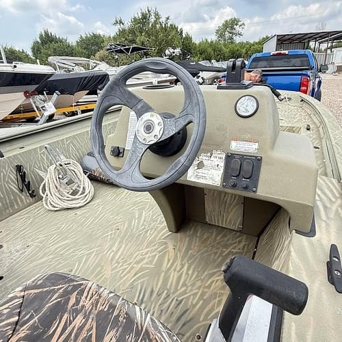 2017 TRACKER/TAHOE 1754 MVX S/C