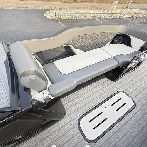 2022 Veranda V-ONE Tritoon