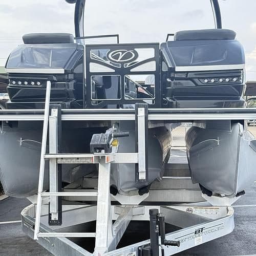 2022 Veranda V-ONE Tritoon