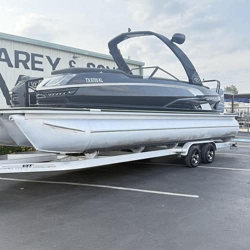 2022 Veranda V-ONE Tritoon