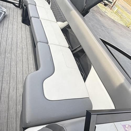 2022 Veranda V-ONE Tritoon