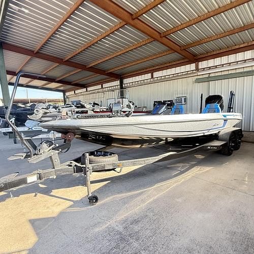 2024 IKON LX 21 (CONSIGNMENT)