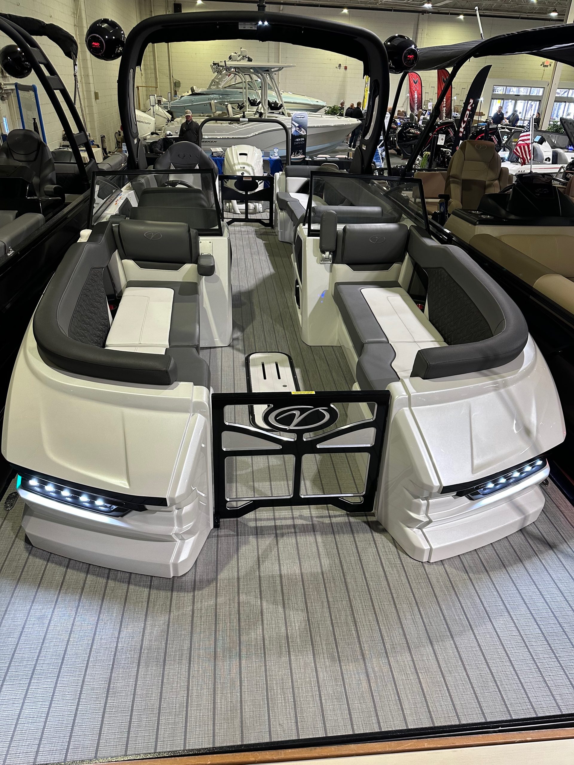 New Veranda V One 25 Pontoon (Pearl White)