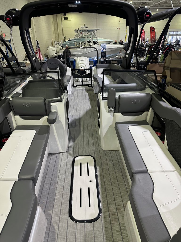 New Veranda V One 25 Pontoon (Pearl White)