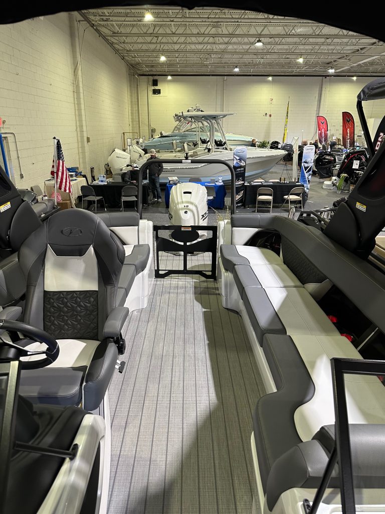 New Veranda V One 25 Pontoon (Pearl White)