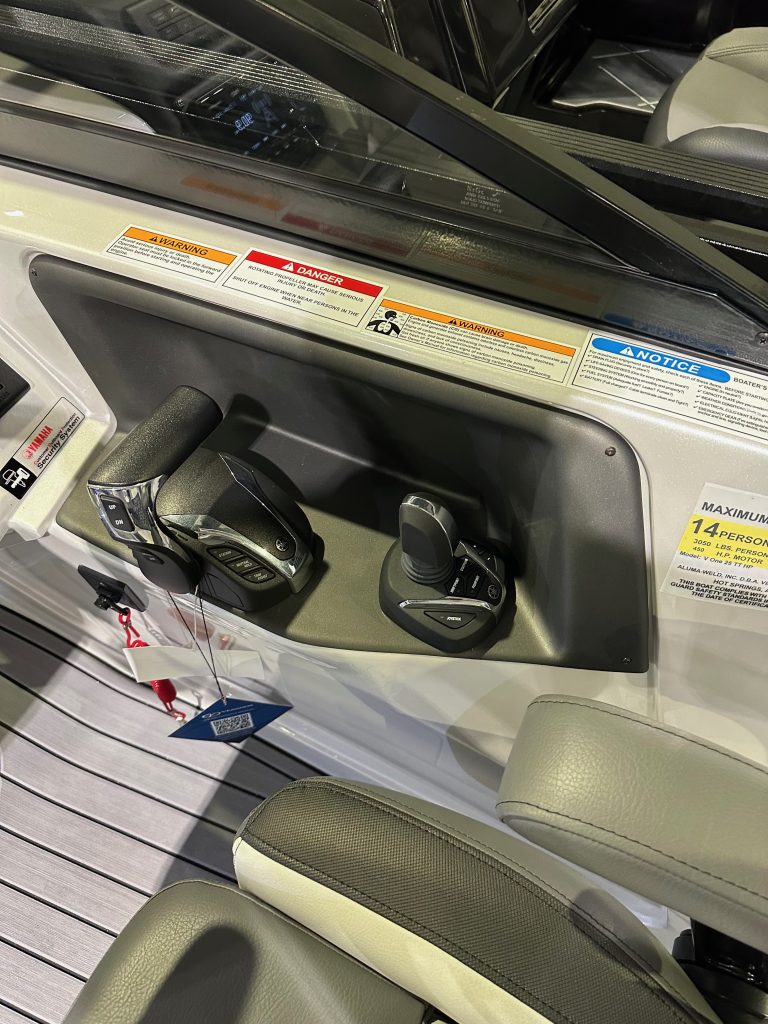 New Veranda V One 25 Pontoon (Pearl White)