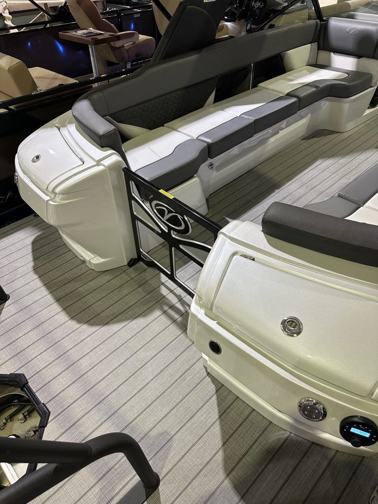 New Veranda V One 25 Pontoon (Pearl White)